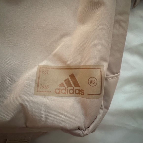 Adidas Essentials 2 Sling Crossbody Bag NWT - Picture 12 of 13